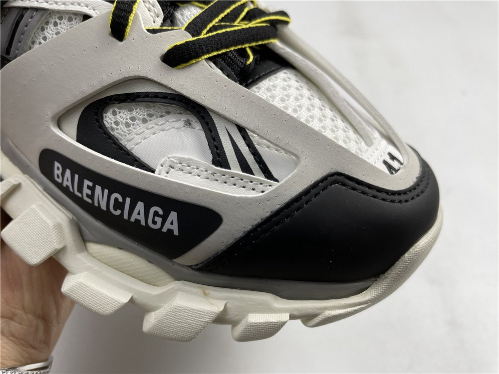 TRIPLE-S SNEAKER
